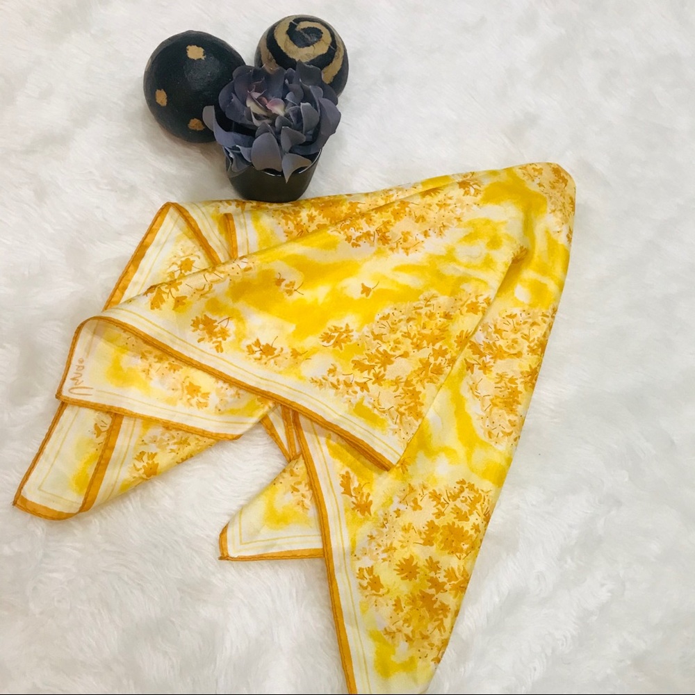 ✔️Vintage Vera Yellow Gold Scarf